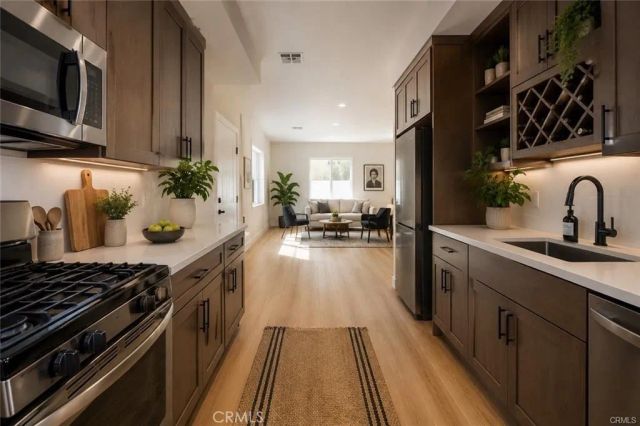 4928 8th Avenue, Los Angeles, CA 90043