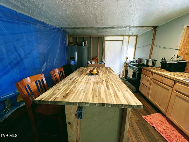 7737 Birchfield Road, Pound, VA 24279