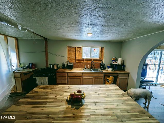 7737 Birchfield Road, Pound, VA 24279