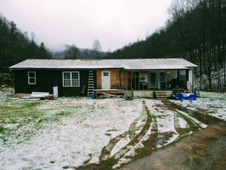 7737 Birchfield Road, Pound, VA 24279