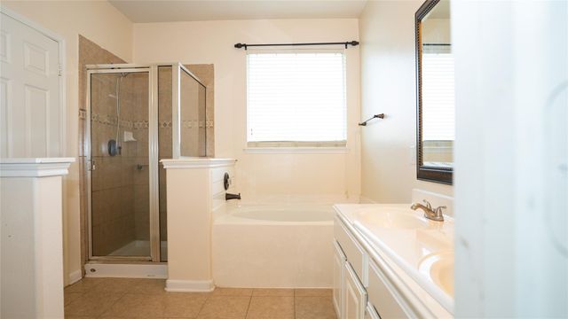 11922 Champions Walk Ln Lane, Houston, TX 77066
