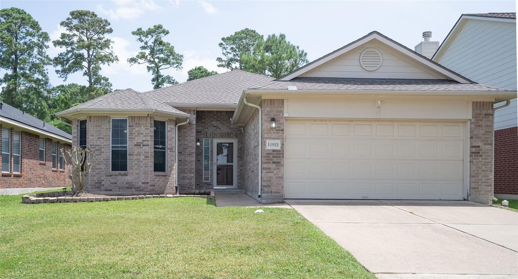 11922 Champions Walk Ln Lane, Houston, TX 77066
