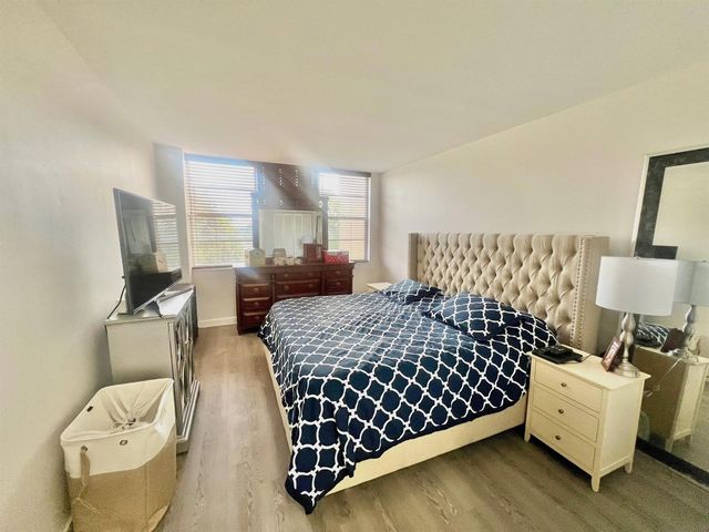 1100 Saint Charles Place 521, Pembroke Pines, FL 33026
