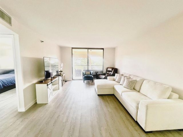1100 Saint Charles Place 521, Pembroke Pines, FL 33026