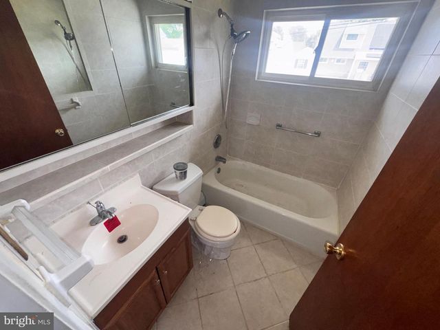 62 PLUMTREE RD, Levittown, PA 19056