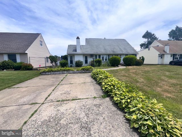 62 PLUMTREE RD, Levittown, PA 19056