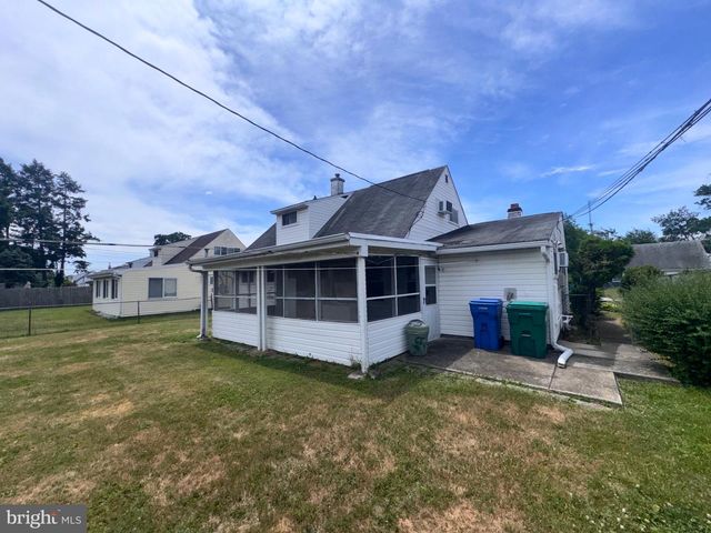 62 PLUMTREE RD, Levittown, PA 19056