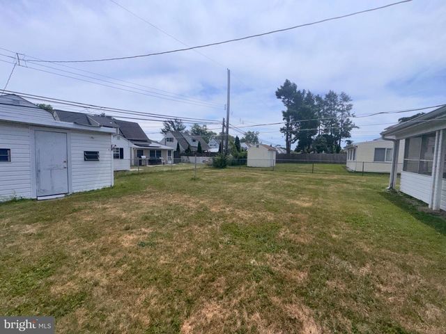 62 PLUMTREE RD, Levittown, PA 19056