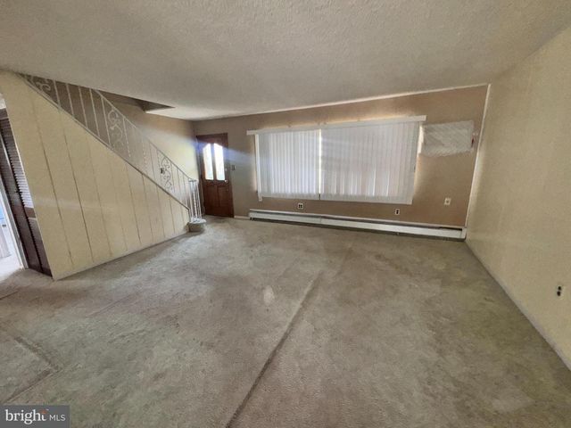 62 PLUMTREE RD, Levittown, PA 19056