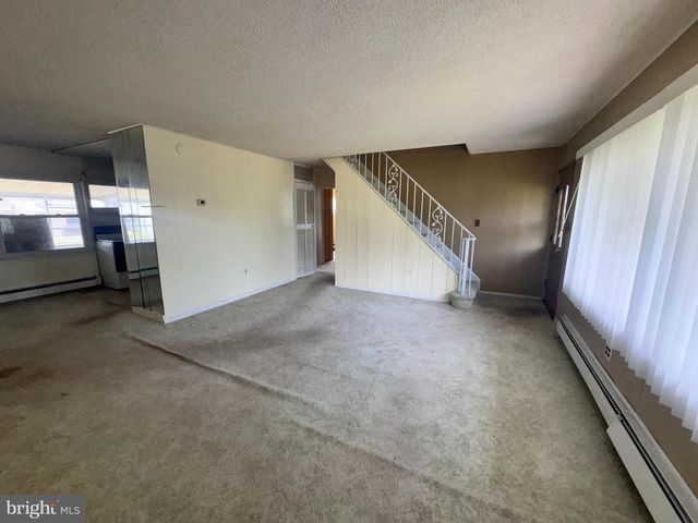 62 PLUMTREE RD, Levittown, PA 19056