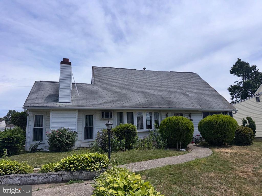 62 PLUMTREE RD, Levittown, PA 19056