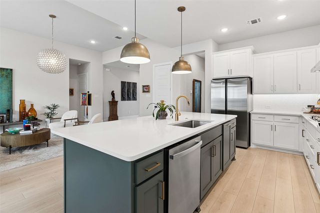 2073 Spotted Fawn Drive, Arlington, TX 76005
