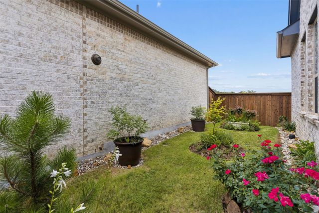 2073 Spotted Fawn Drive, Arlington, TX 76005