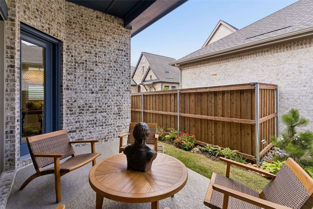 2073 Spotted Fawn Drive, Arlington, TX 76005