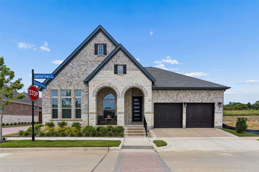 2073 Spotted Fawn Drive, Arlington, TX 76005