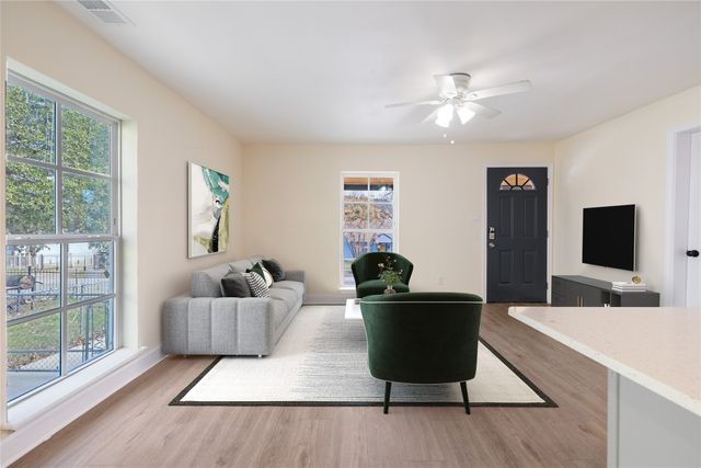 1715 Navaro Street, Dallas, TX 75208