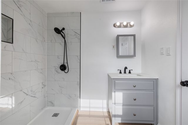 1715 Navaro Street, Dallas, TX 75208