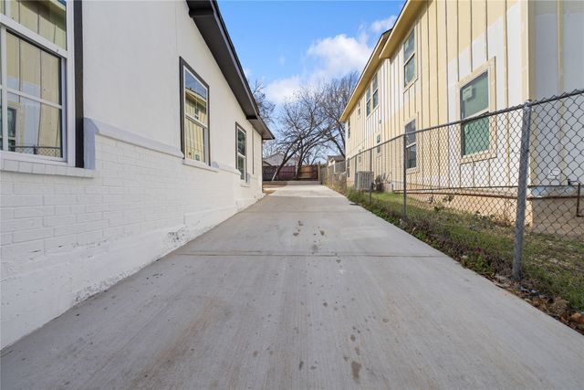 1715 Navaro Street, Dallas, TX 75208