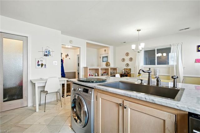 600 W Ocean View AVE #C, Norfolk, VA 23503