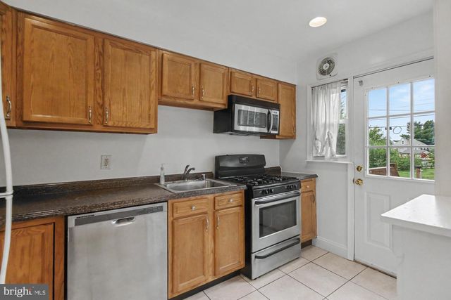 8218 KAVANAGH RD, Dundalk, MD 21222
