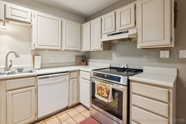 2204 S Oswego Place, Tulsa, OK 74114