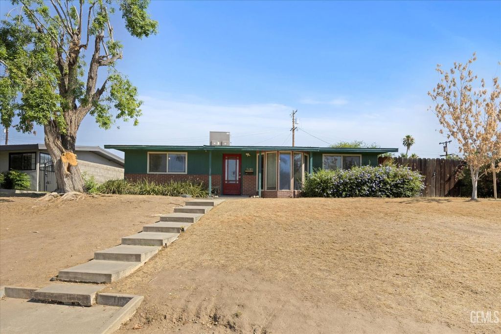 Image 1 of property listing at 1008 Acacia Avenue, Bakersfield, CA 93305