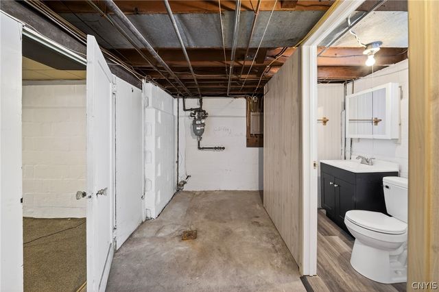 419 Darlington Road East, Salina, NY 13208