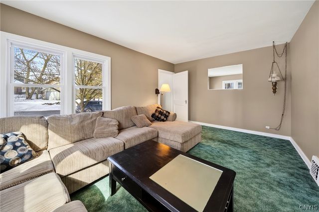 419 Darlington Road East, Salina, NY 13208