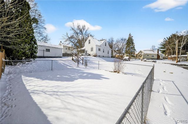 419 Darlington Road East, Salina, NY 13208