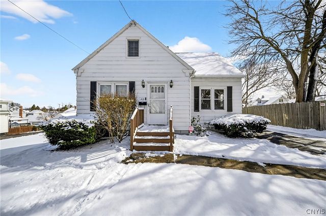 419 Darlington Road East, Salina, NY 13208