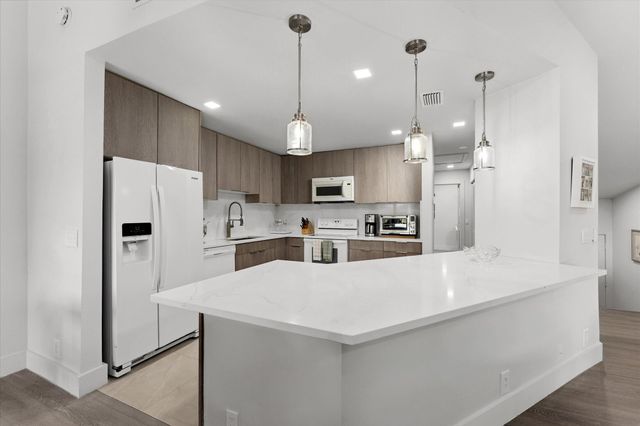 5521 Coach House Circle G, Boca Raton, FL 33486