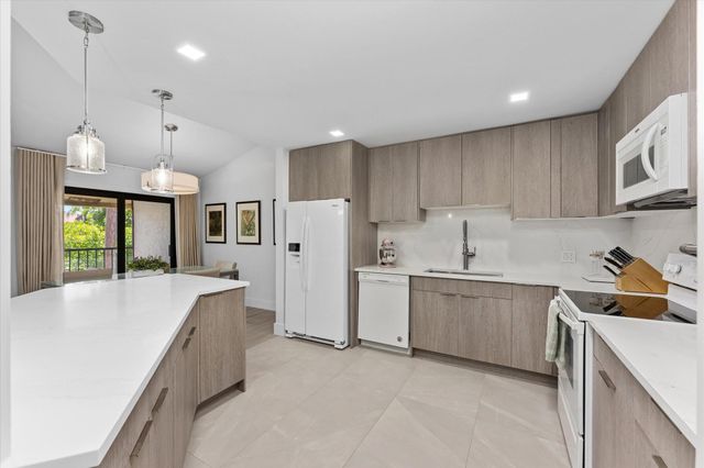 5521 Coach House Circle G, Boca Raton, FL 33486