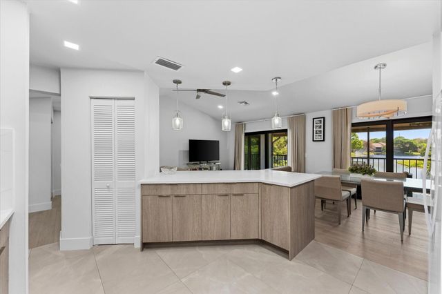 5521 Coach House Circle G, Boca Raton, FL 33486