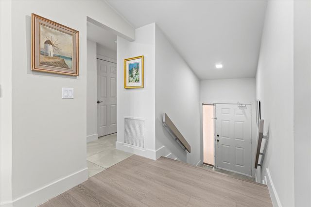 5521 Coach House Circle G, Boca Raton, FL 33486