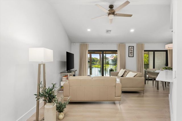 5521 Coach House Circle G, Boca Raton, FL 33486