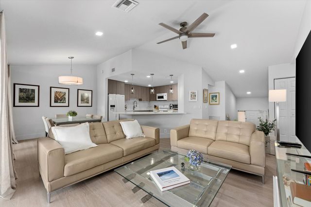 5521 Coach House Circle G, Boca Raton, FL 33486