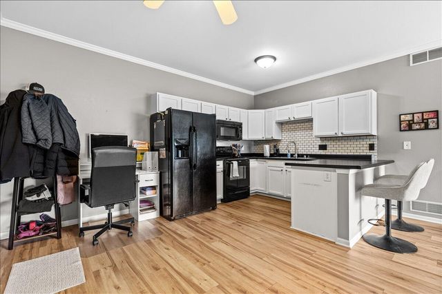 6924 S Rolling Meadows COURT, Oak Creek, WI 53154