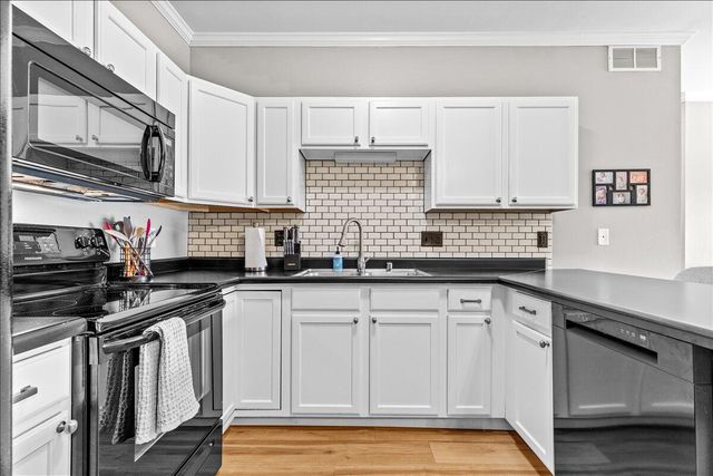 6924 S Rolling Meadows COURT, Oak Creek, WI 53154