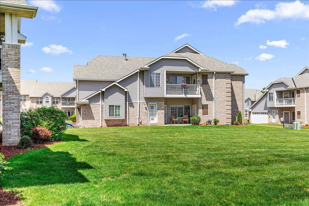 6924 S Rolling Meadows COURT, Oak Creek, WI 53154