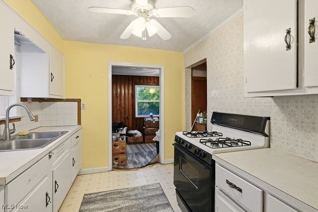 229 Hayes Avenue, Cuyahoga Falls, OH 44221