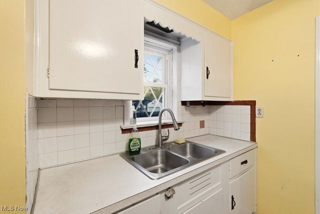 229 Hayes Avenue, Cuyahoga Falls, OH 44221