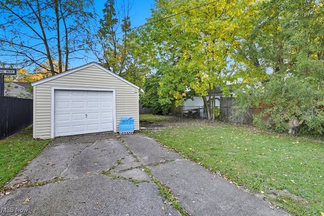 229 Hayes Avenue, Cuyahoga Falls, OH 44221