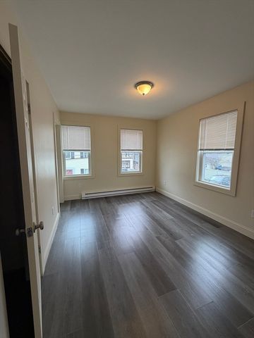 11 Exchange Ct 2, Waltham, MA 02451