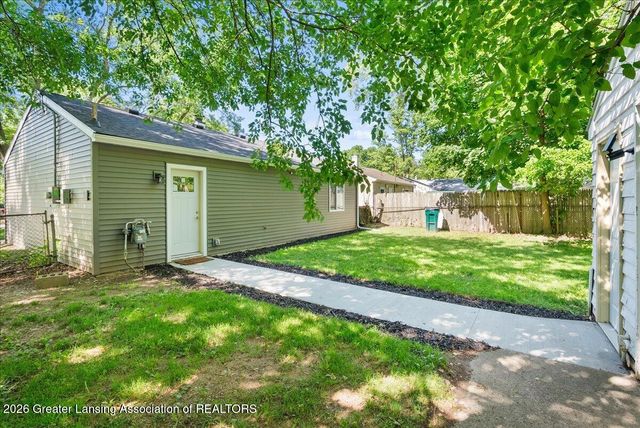 1320 Pompton Circle, Lansing, MI 48910