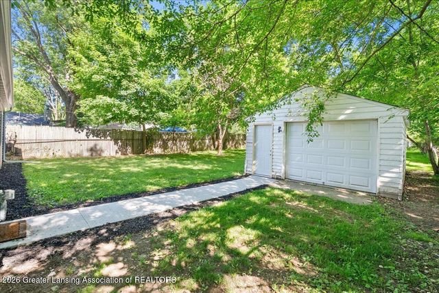 1320 Pompton Circle, Lansing, MI 48910