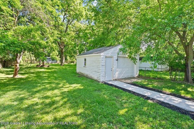 1320 Pompton Circle, Lansing, MI 48910