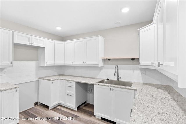 1320 Pompton Circle, Lansing, MI 48910