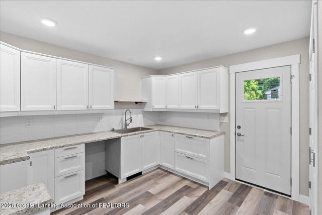 1320 Pompton Circle, Lansing, MI 48910