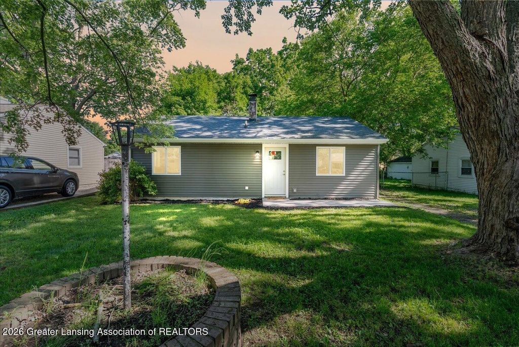 1320 Pompton Circle, Lansing, MI 48910