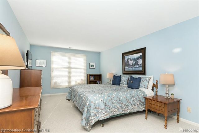 19710 W 13 Mile Road 101, Beverly Hills, MI 48025